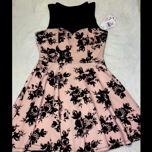 Dresses & Skirts - Black and pink dress!